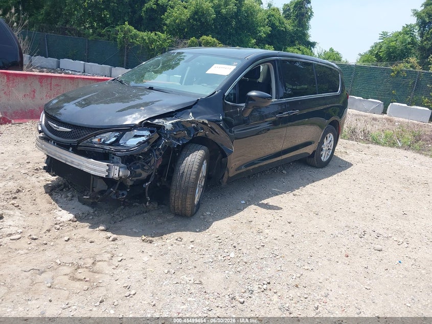 Vin: 2c4rc1cg1nr211590, lot: 45997670, chrysler voyager lx 20222
