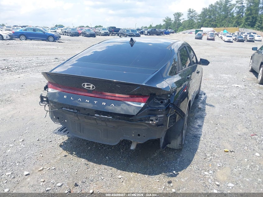 2025 HYUNDAI ELANTRA auction photo 4