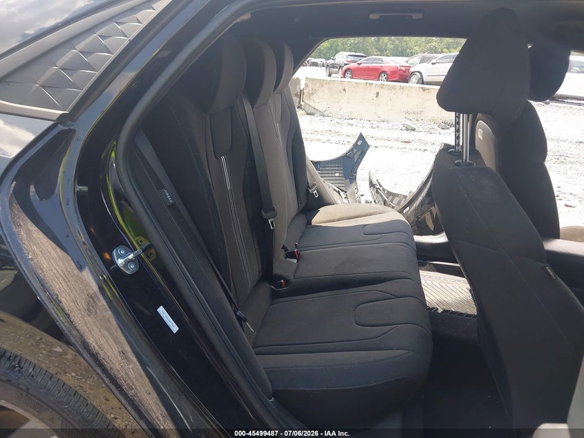 2025 HYUNDAI ELANTRA auction photo 8