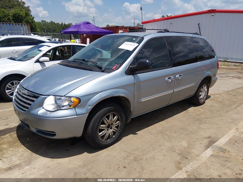 2005 CHRYSLER TOWN & COUNTRY auction photo 2