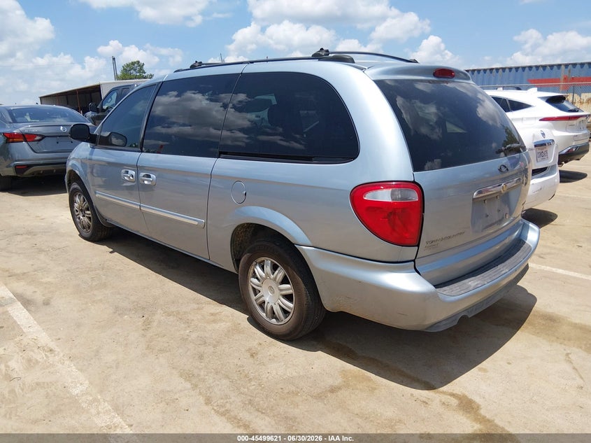 2005 CHRYSLER TOWN & COUNTRY auction photo 3