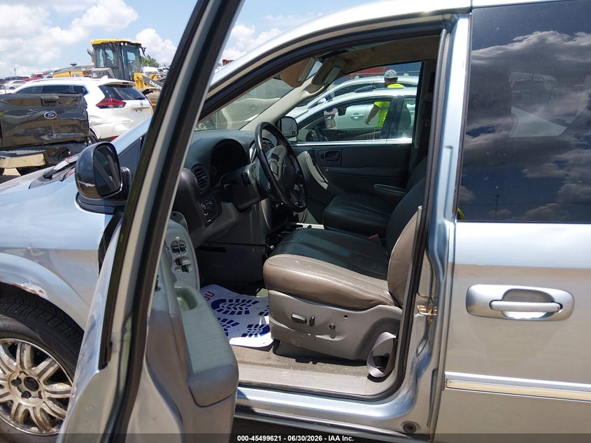 2005 CHRYSLER TOWN & COUNTRY auction photo 5