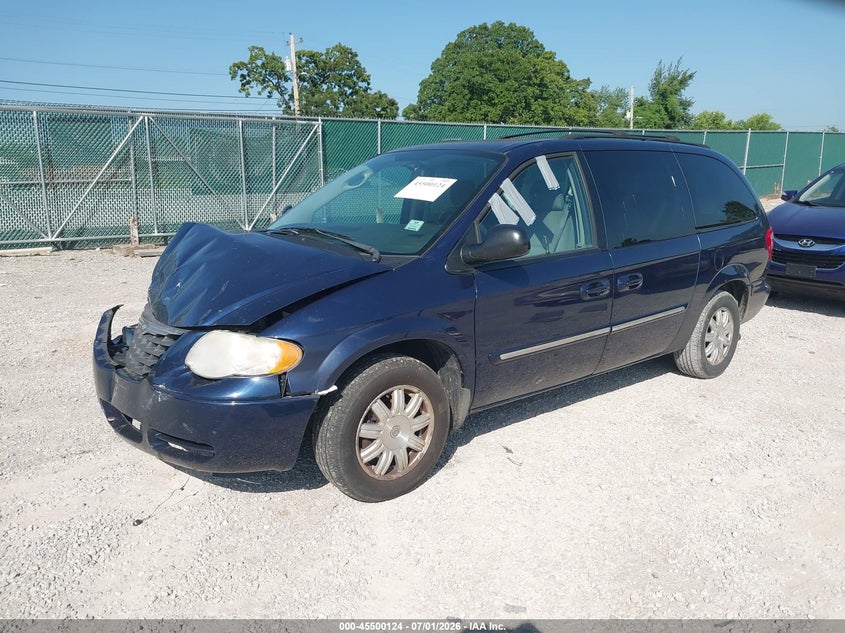 2006 CHRYSLER TOWN & COUNTRY auction photo 2