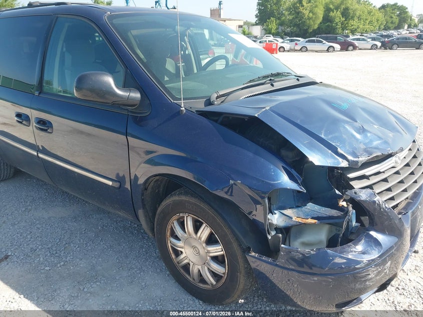 2006 CHRYSLER TOWN & COUNTRY auction photo 6