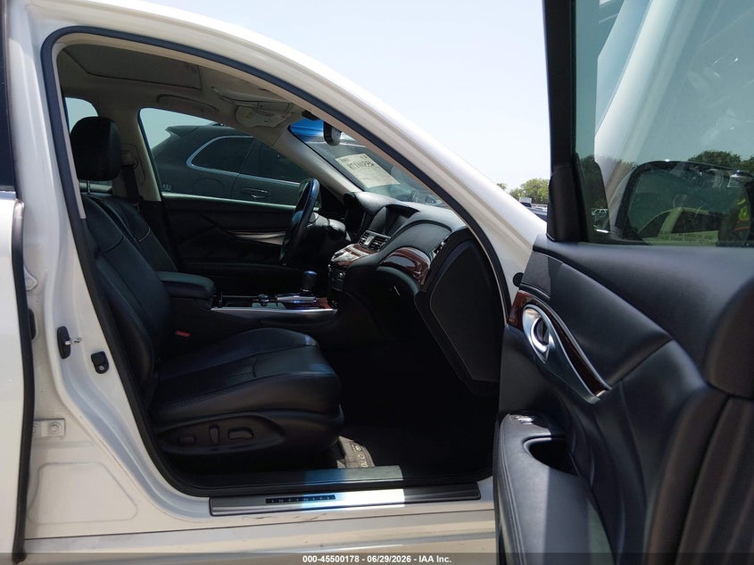 2015 INFINITI Q70 auction photo 5