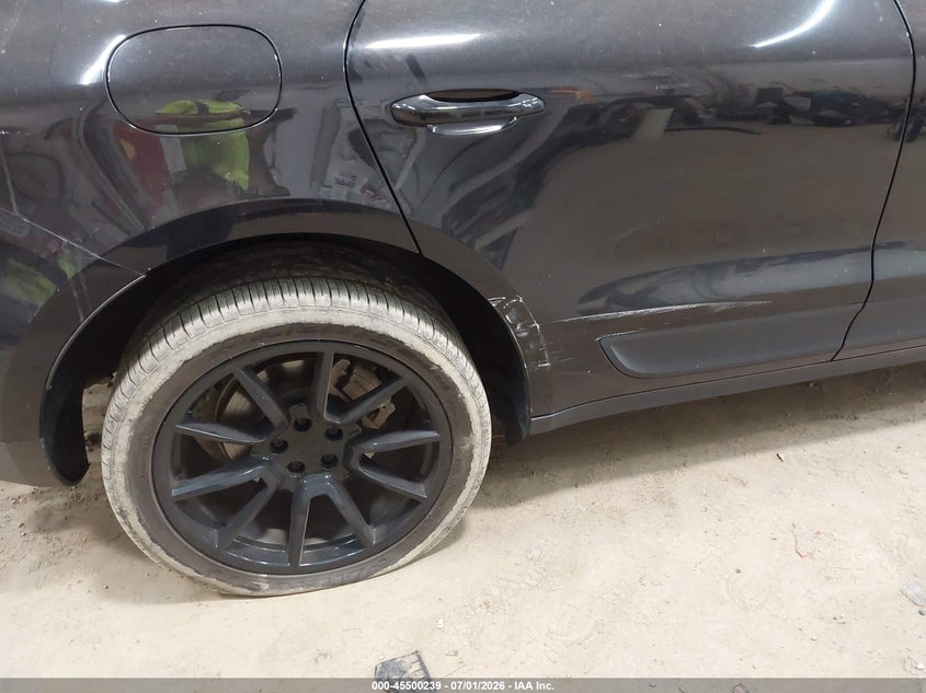 2017 Porsche Macan S VIN: WP1AB2A57HLB13733 Lot: 45500239