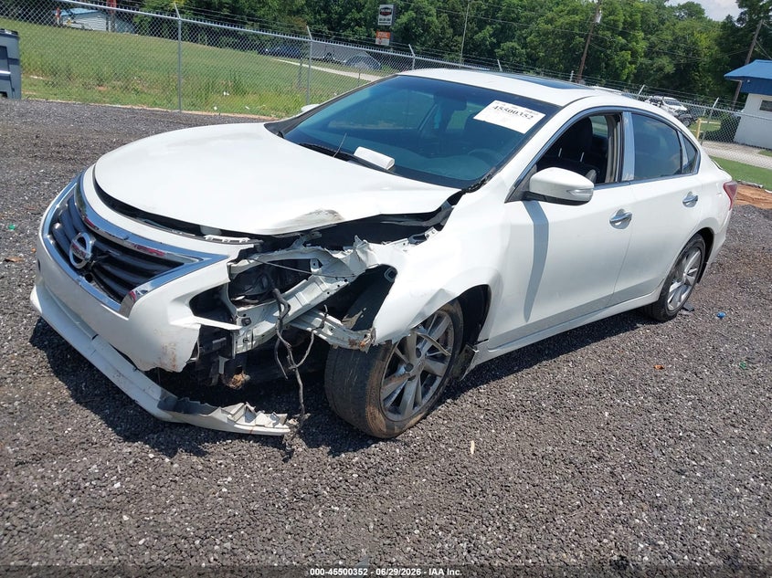 2013 Nissan Altima, Front & Rear, IAAI, VIN 1N4AL3APXDC911889 — photo 2