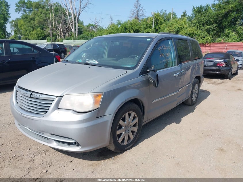 2016 CHRYSLER TOWN & COUNTRY auction photo 2