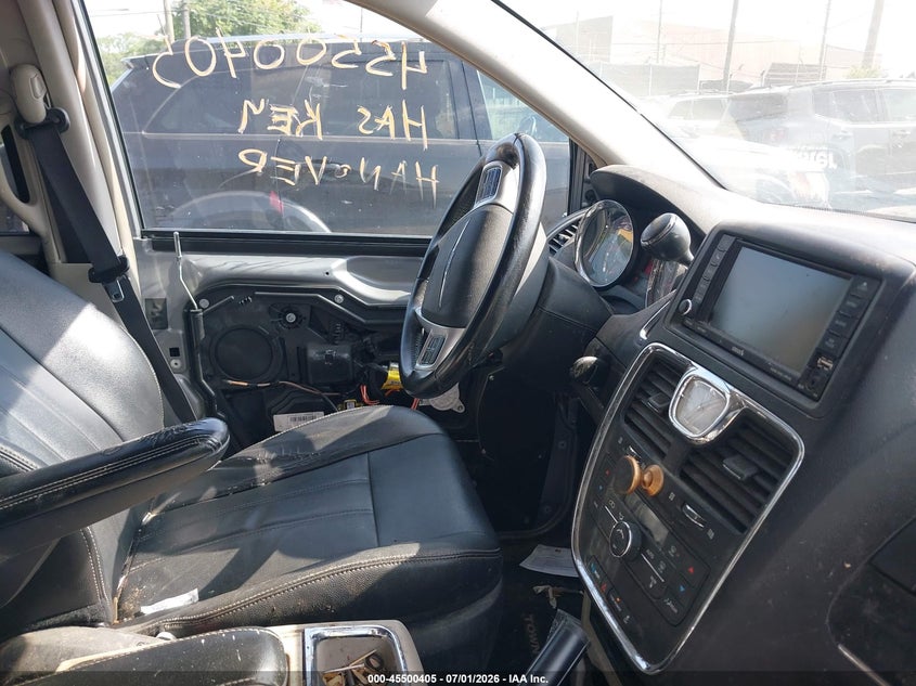 2016 CHRYSLER TOWN & COUNTRY auction photo 5