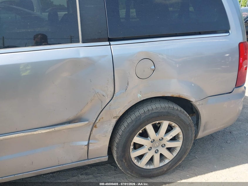 2016 CHRYSLER TOWN & COUNTRY auction photo 6