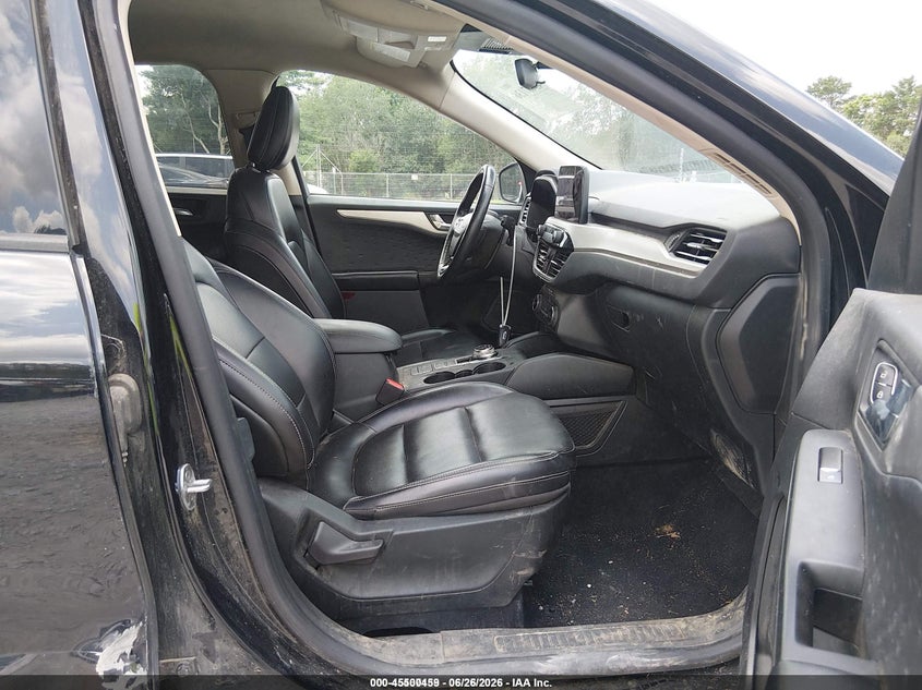 VIN 1FMCU0H68LUC28394 2020 FORD ESCAPE SEL