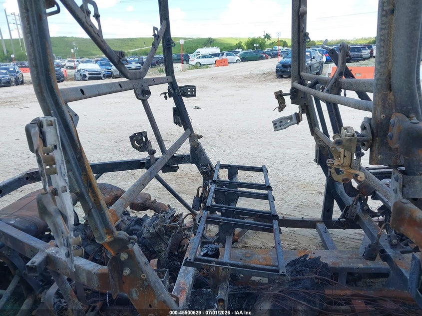 2023 CAN-AM DEFENDER MAX auction photo 8