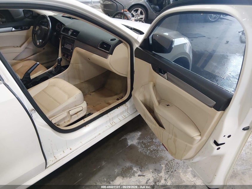 2015 VOLKSWAGEN PASSAT auction photo 5