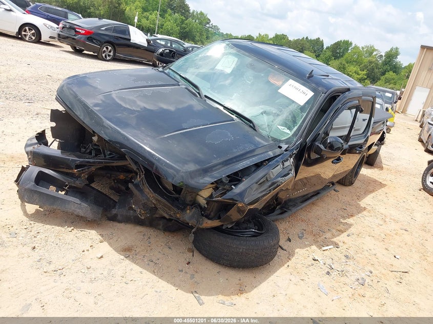 2007 Chevrolet Silverado, Front & Rear, IAAI, VIN 3GCEK13397G533224 — photo 2