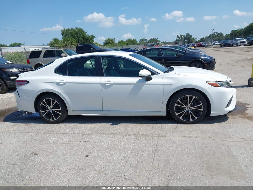 TOYOTA CAMRY - zdjęcie 13