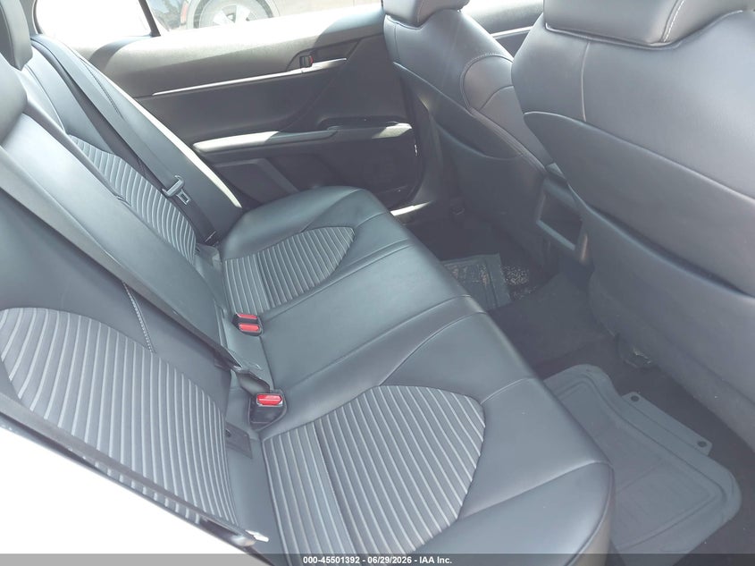 2018 TOYOTA CAMRY auction photo 8