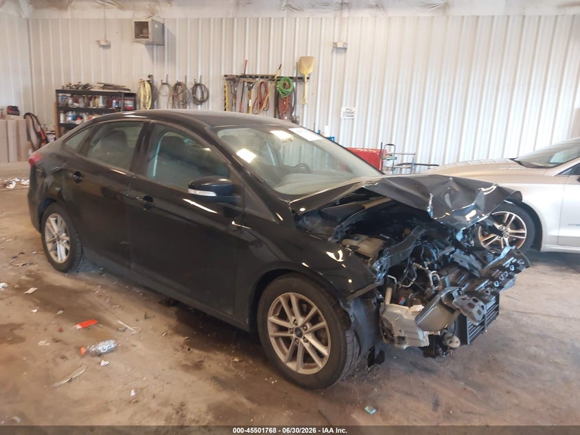 Vin: 1fadp3f26jl310795, lot: 45999984, ford focus se 2018 img_1