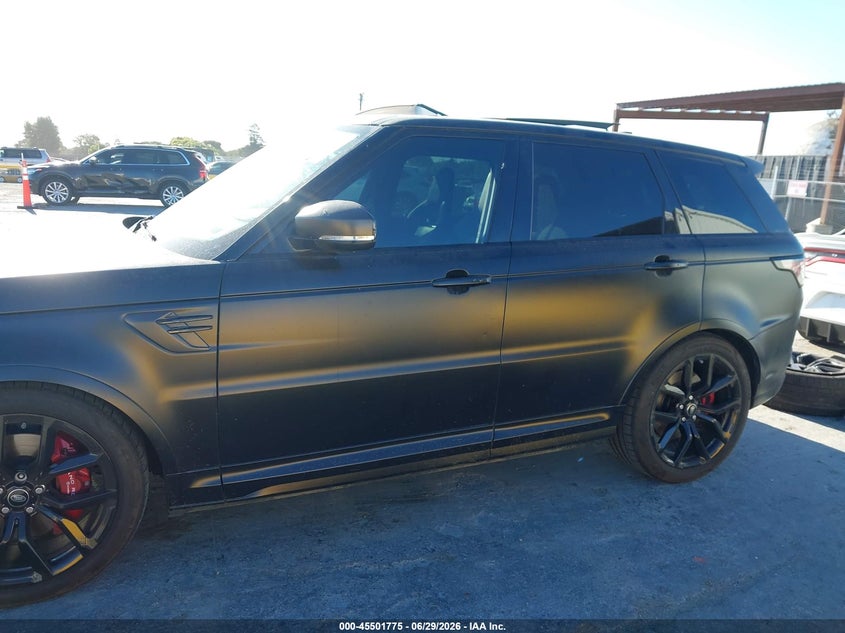 2022 Land Rover Range Rover Sport Svr/Svr Carbon Edition VIN: SALWZ2RE4NA235926 Lot: 45501775
