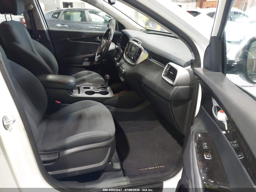 2016 KIA SORENTO auction photo 5