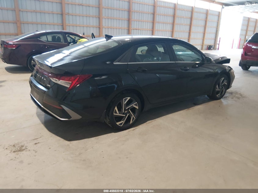 2024 HYUNDAI ELANTRA HYBRID auction photo 4