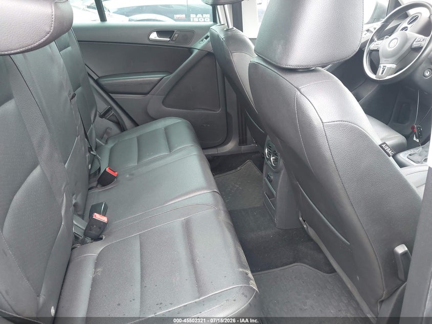 Volkswagen Tiguan - фото 8