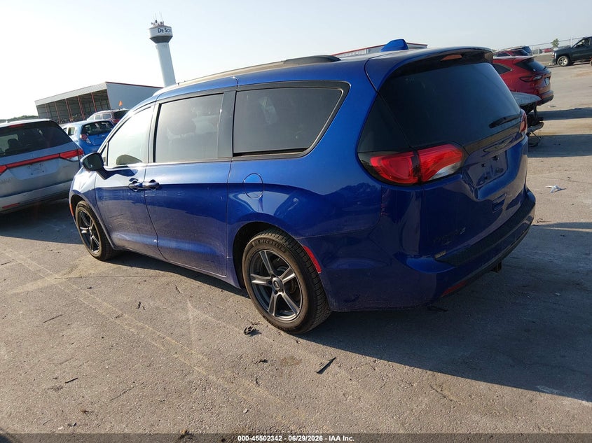 Vin: 2c4rc1eg7lr127171, lot: 46000558, chrysler pacifica touring l plus 20203