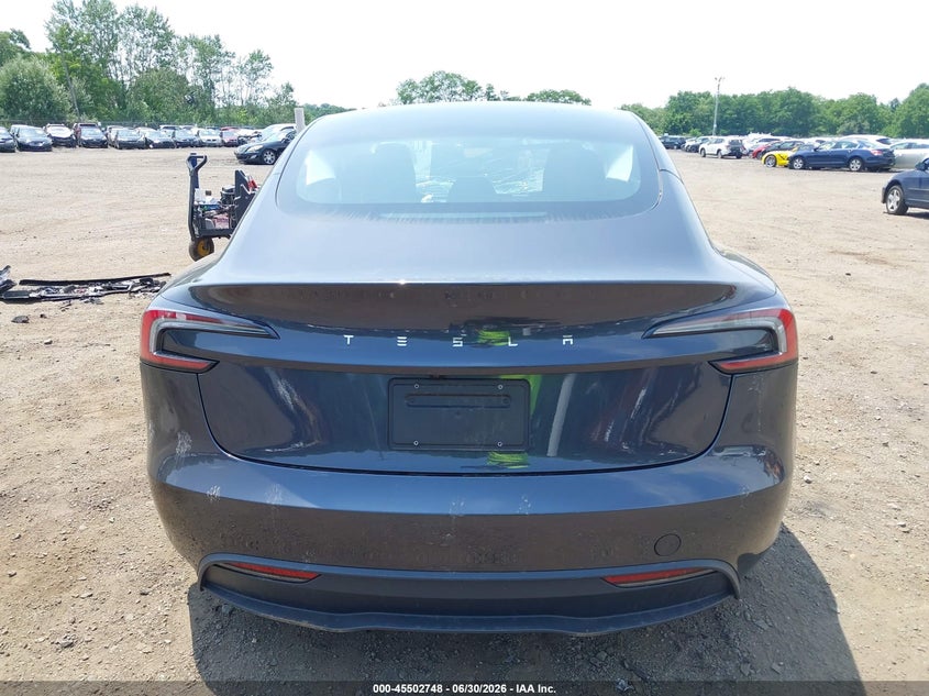 TESLA MODEL 3 - zdjęcie 16