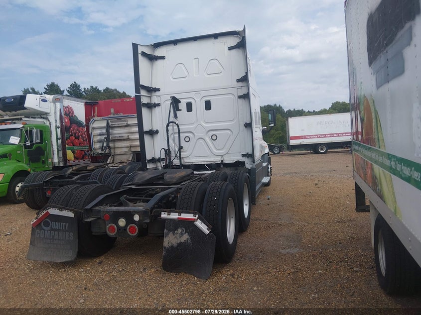 2016 FREIGHTLINER CASCADIA 125 auction photo 4