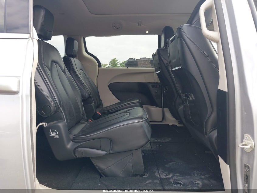 2019 CHRYSLER PACIFICA auction photo 8