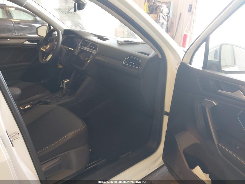 VOLKSWAGEN TIGUAN 2024 VIN 3VV3B7AX1RM115570