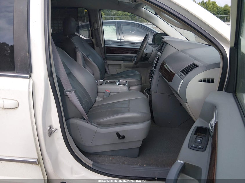 AtlanticExpress - Chrysler Town & Country