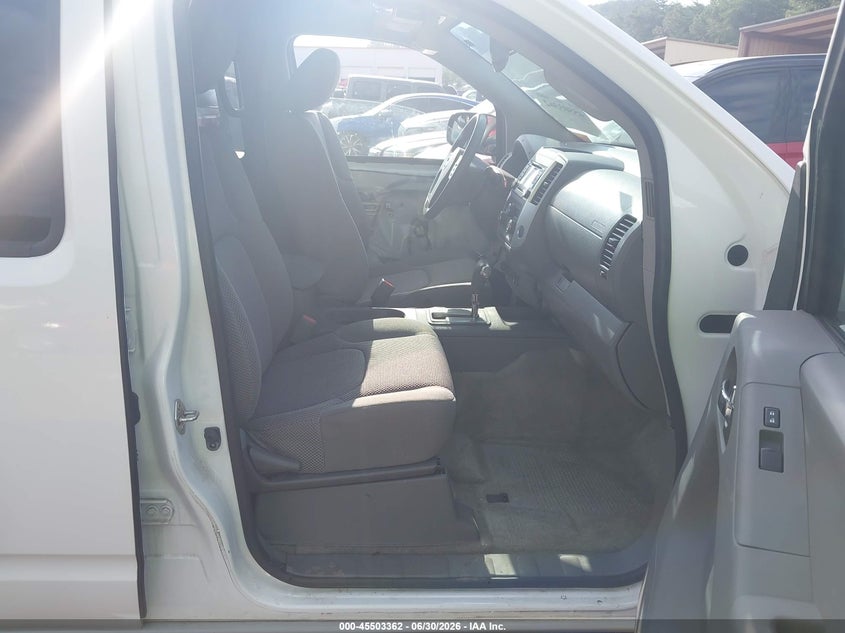 2017 NISSAN FRONTIER auction photo 5