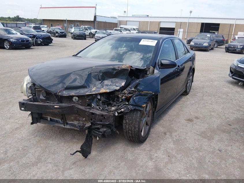 2014 TOYOTA CAMRY auction photo 2