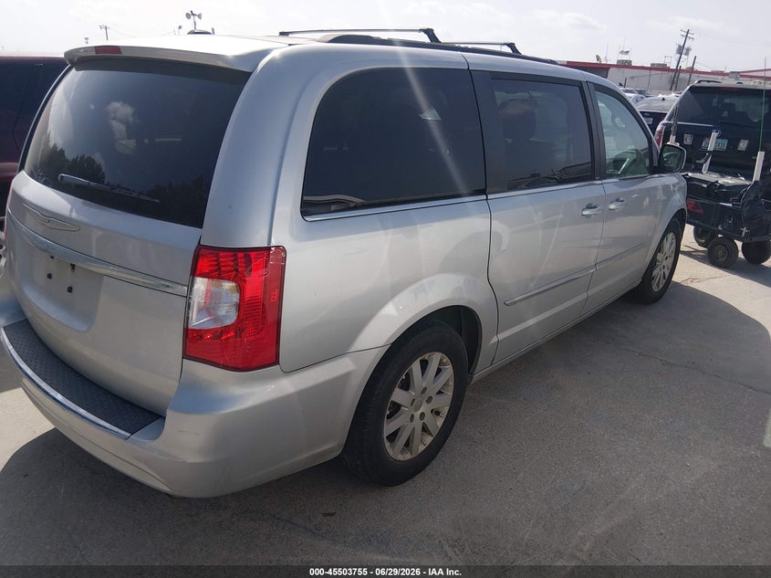 2012 CHRYSLER TOWN & COUNTRY auction photo 4