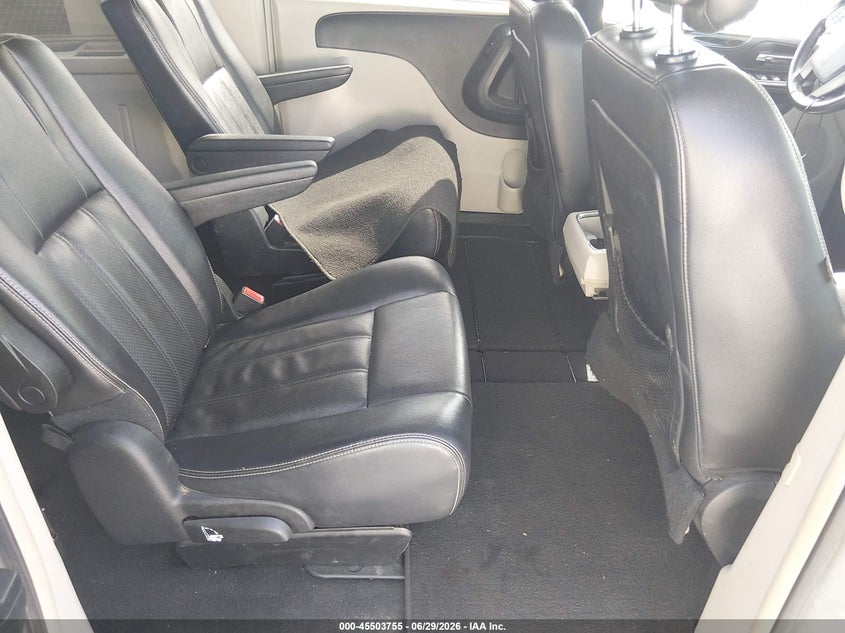 2012 CHRYSLER TOWN & COUNTRY auction photo 8