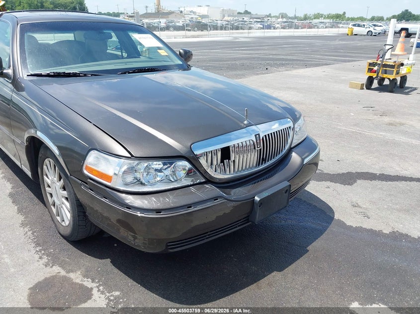2005 LINCOLN TOWN CAR auction photo 6