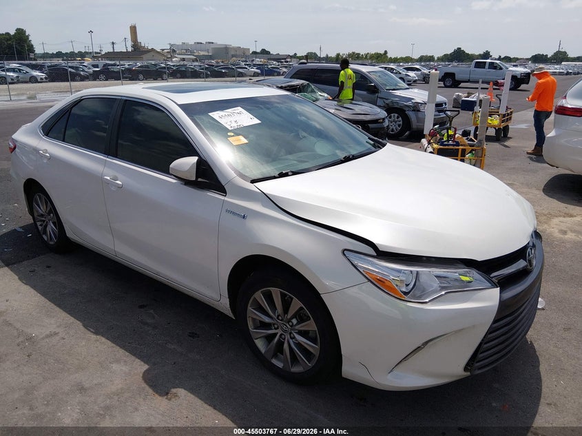 2015 Toyota Camry Hybrid