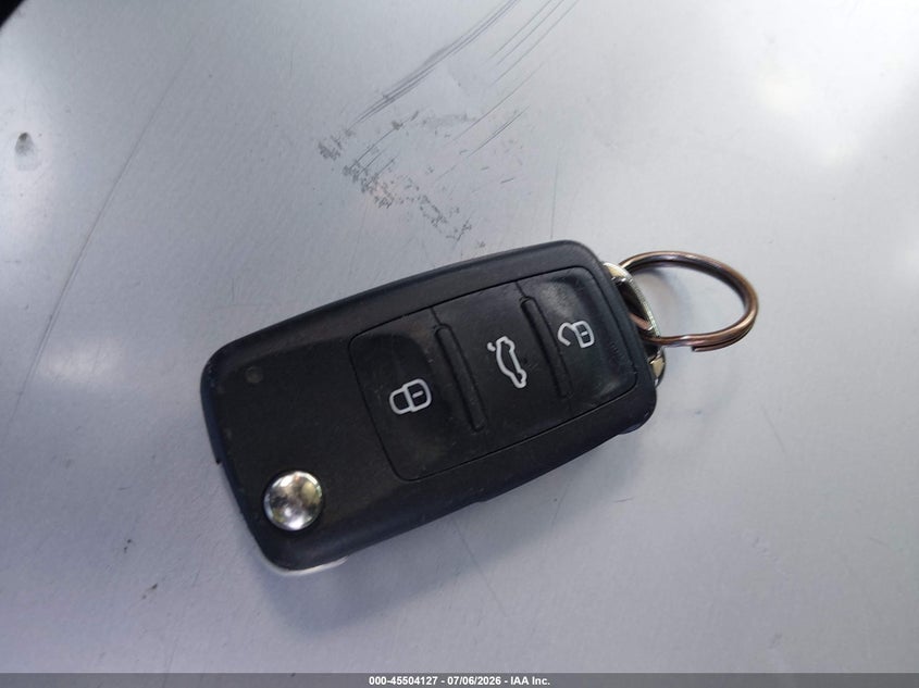 VOLKSWAGEN TIGUAN 2016 VIN WVGAV7AX8GW517415