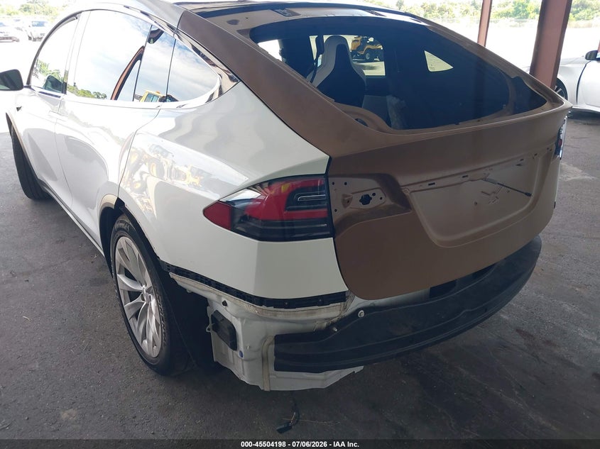 2018 Tesla Model X 100D/75D/P100D VIN: 5YJXCBE22JF112037 Lot: 45504198