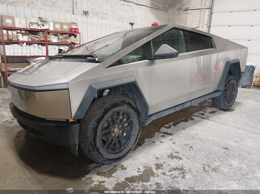 2024 Tesla Cybertruck, Right Front, IAAI, VIN 7G2CEHED0RA047921 — photo 2