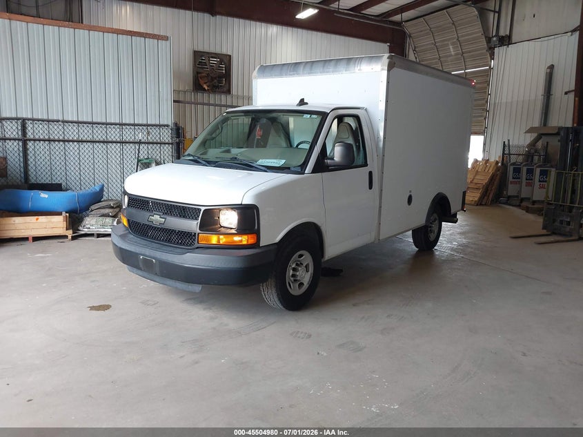 2016 CHEVROLET EXPRESS CUTAWAY auction photo 2