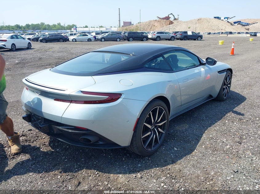 2017 ASTON MARTIN DB11 auction photo 4