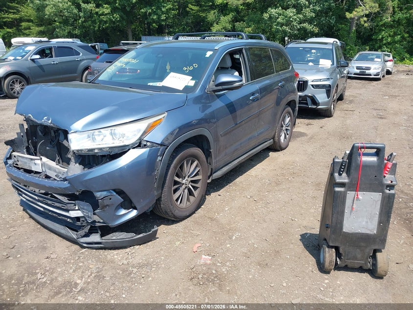 2017 TOYOTA HIGHLANDER auction photo 2
