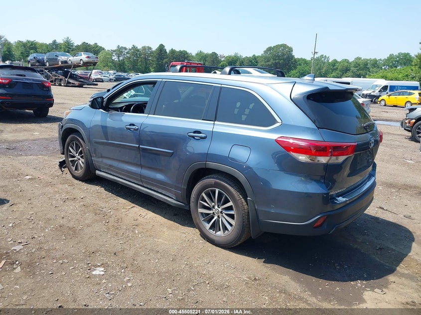 2017 TOYOTA HIGHLANDER auction photo 3