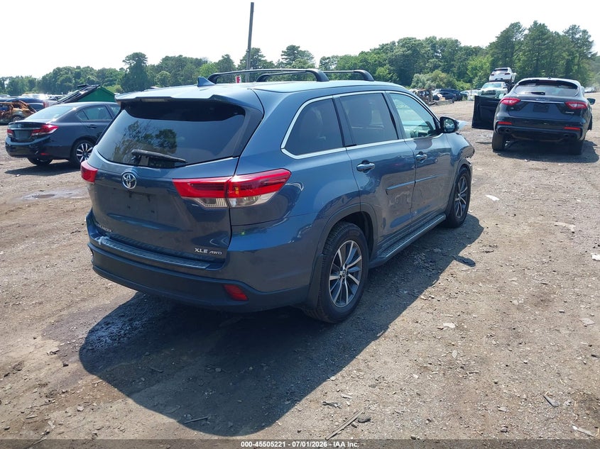 2017 TOYOTA HIGHLANDER auction photo 4