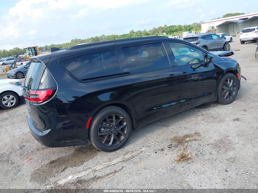 2026 CHRYSLER PACIFICA auction photo 4