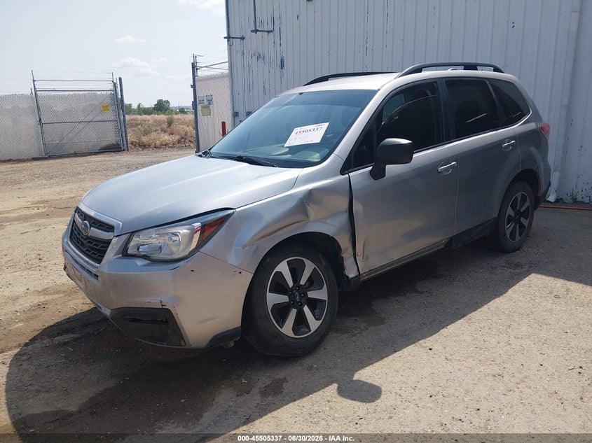 2017 Subaru Forester, Левый бок, IAAI, VIN JF2SJABC3HH558474 — фото 2