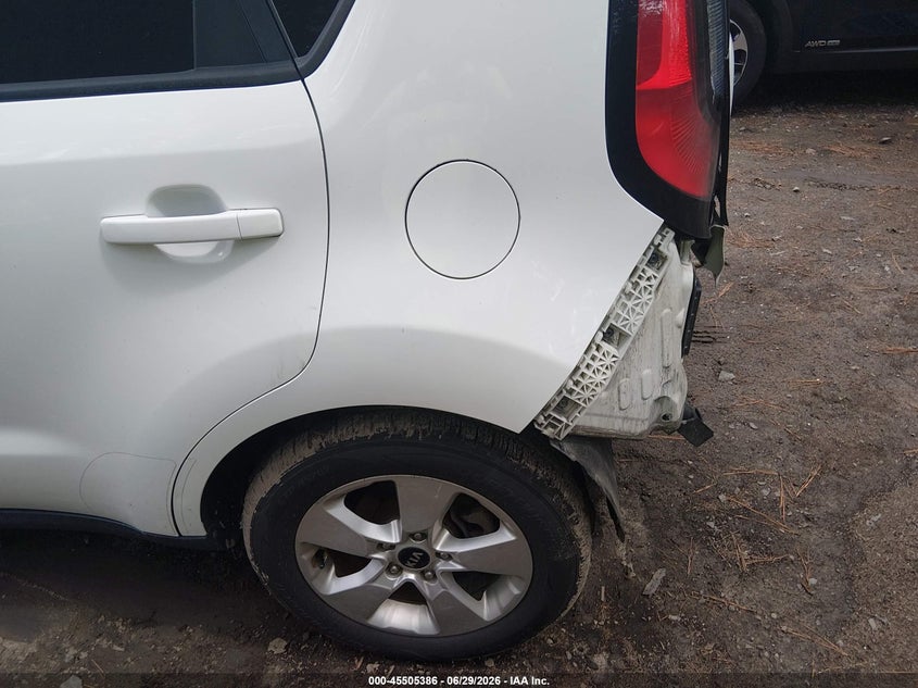 2017 KIA SOUL auction photo 6