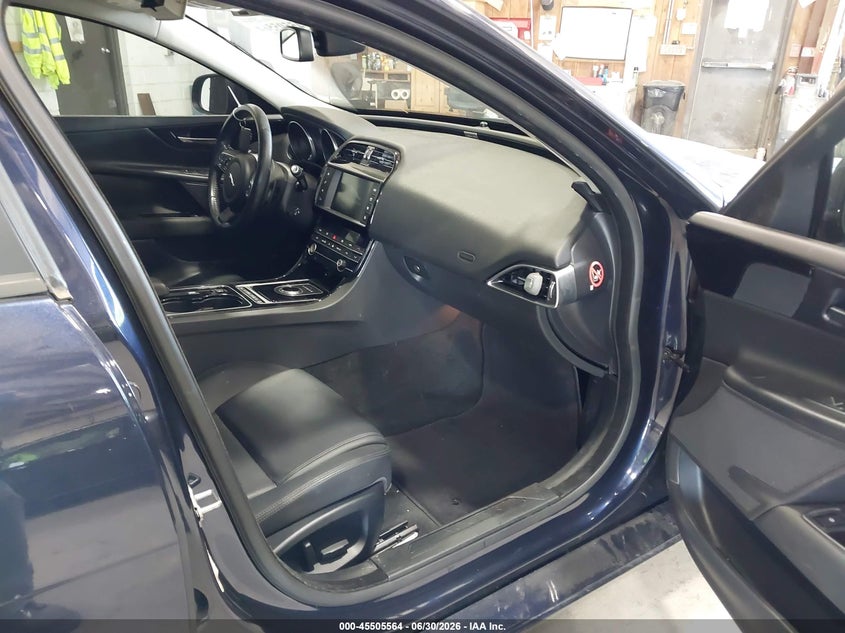 2017 JAGUAR XE auction photo 5