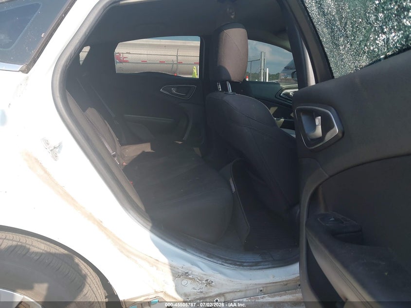 2015 CHRYSLER 200 auction photo 8